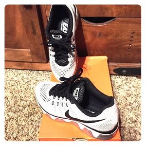 Nike Tailwind 8